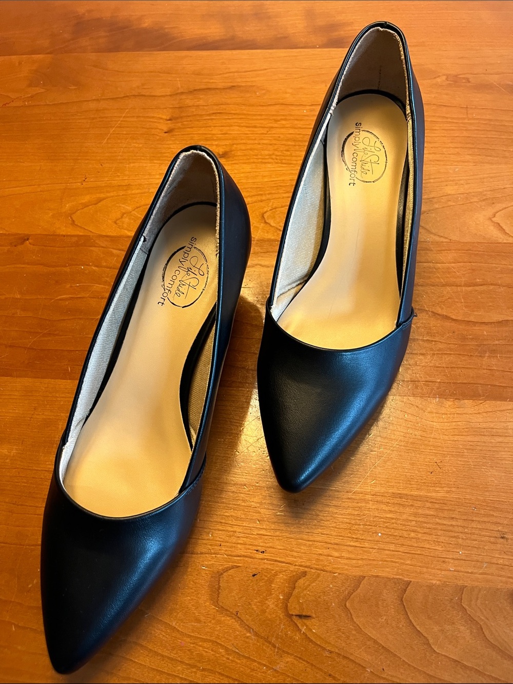 Life Stride Black Pointed-Toe High Heels, size 9, great condition!